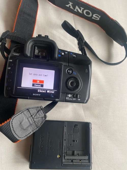 SONY ALPHA DSLR A200 BODY*10.2 MEGAPIXELS*4 GB MEMORY CARD*BATTERY*CHARGER*NECK STRAP*BAG